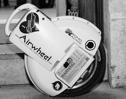 Airwheel Electric Unicycle Says Goodbye to Traffic Congestion.